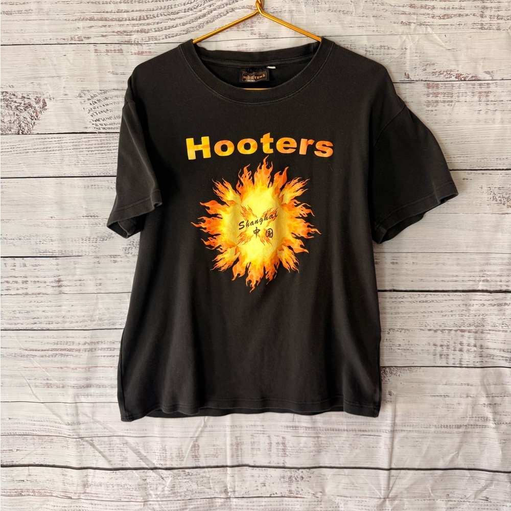 Hooters Shanghai Black and Orange Flame Short Sleeve T-Shirt S